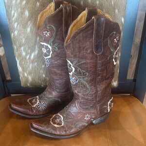 Old Gringo Embroidered Brown Cowboy Boots!